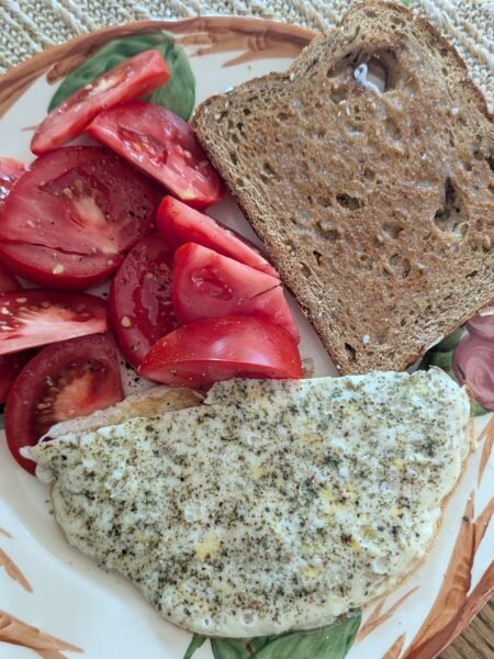 eggs and tomato breakfast clean